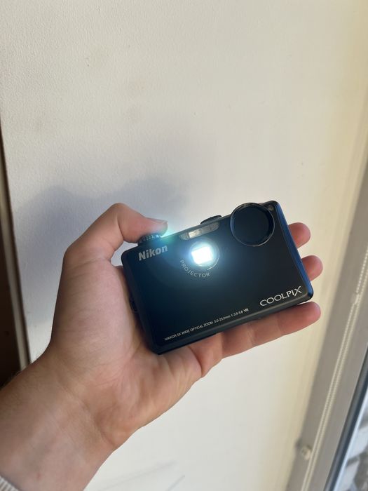 Nikon PJ1100 (з вбудованим проектором)