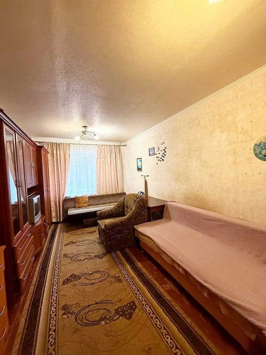 В оренду здається кімната в гуртожитку по вул. Нижньосироватська