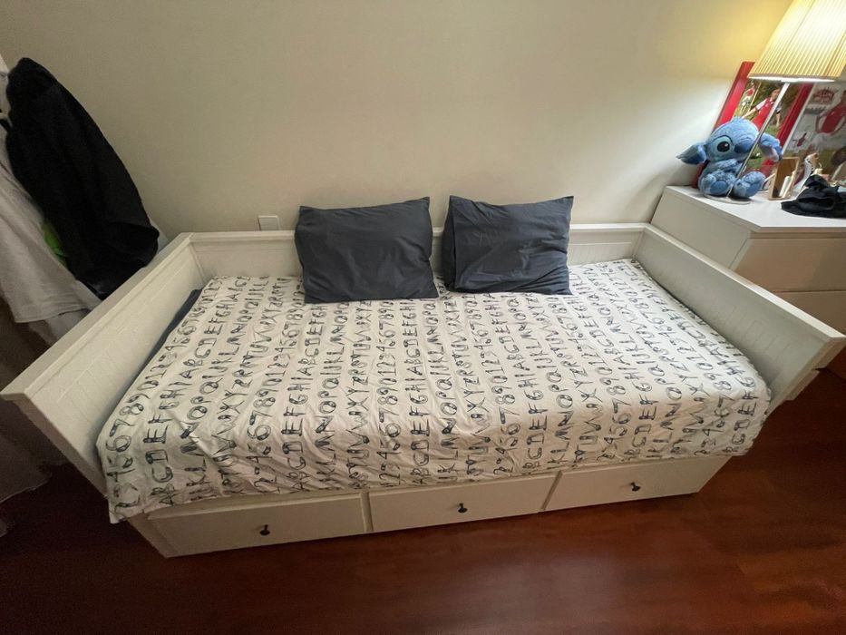 Cama IKEA branca