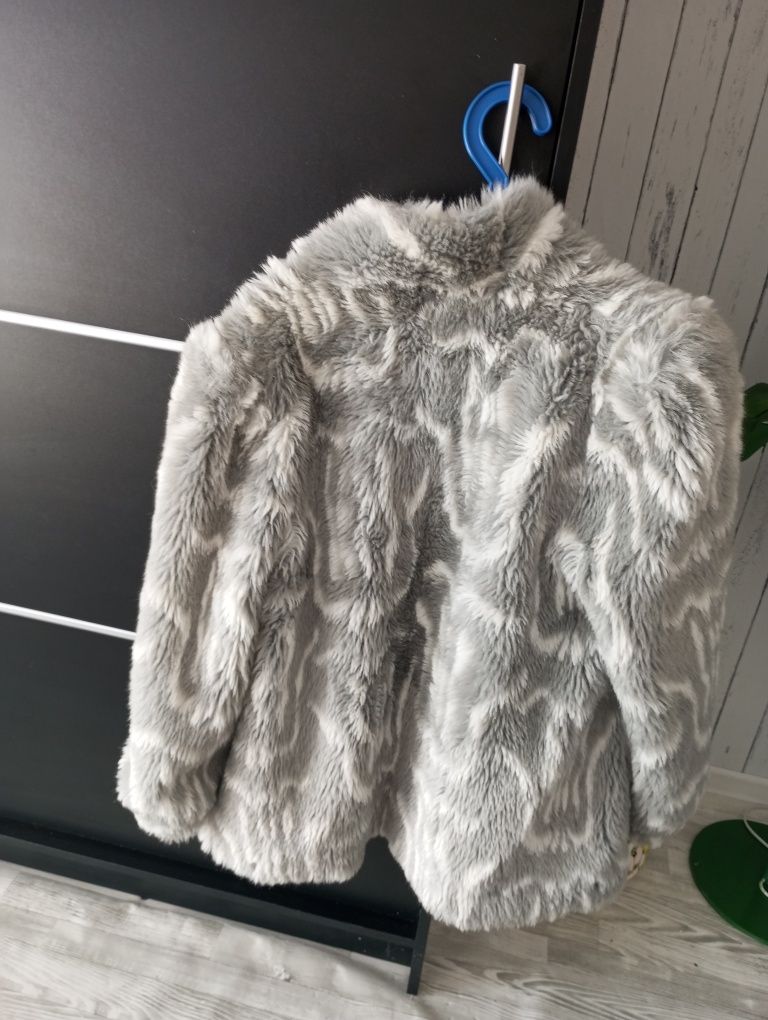 Futro sztuczne szaro białe