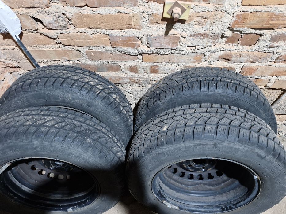 Felgi z oponami zimowymi 195/65 R15. Bardzo dobry bieżnik 7-8mm.
