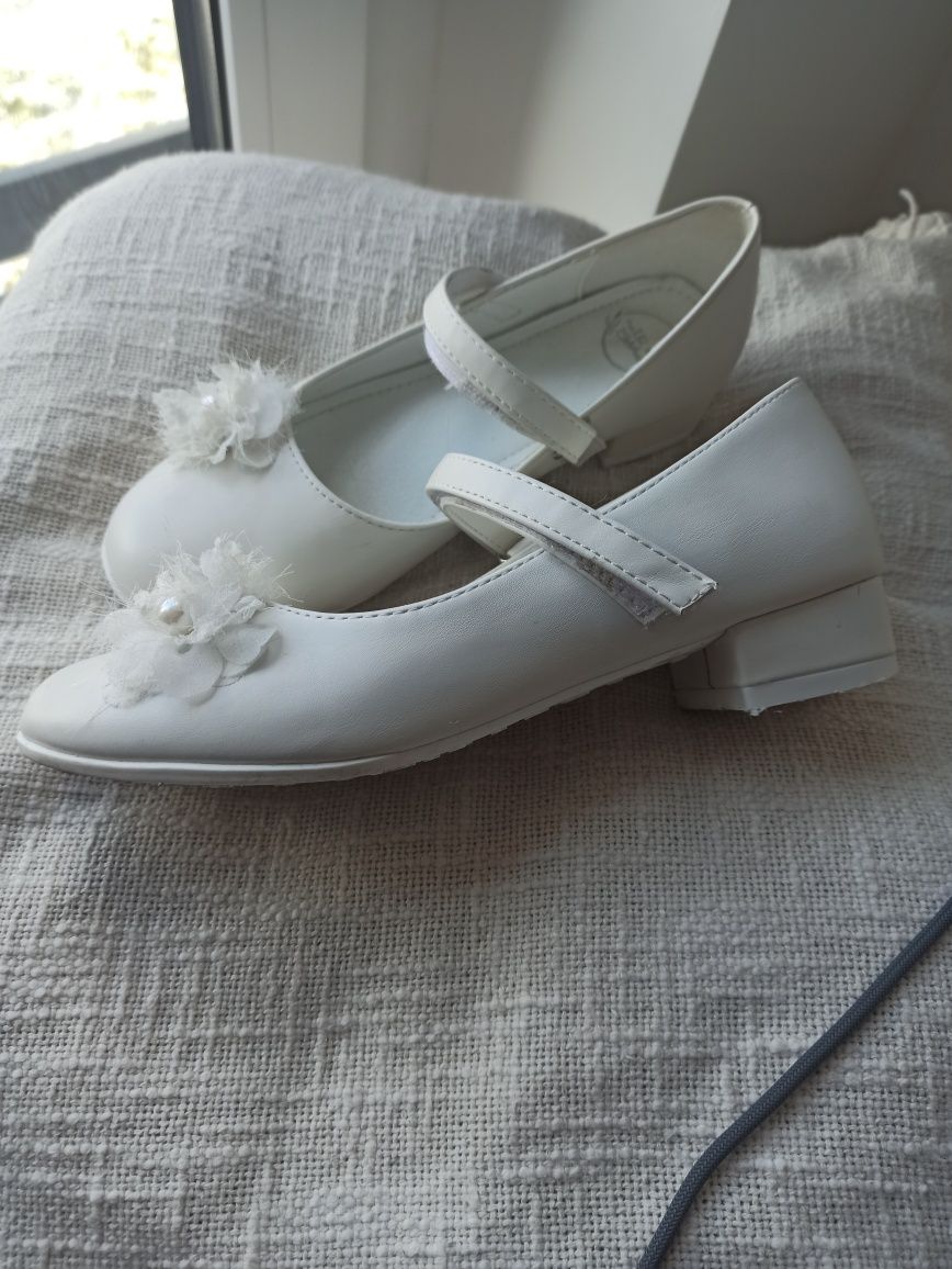 Buty do komunii białe