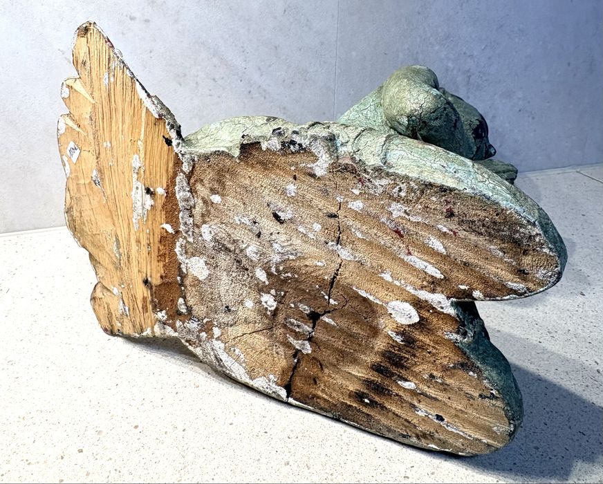 Antiga escultura de um Buda da Birmania em madeira