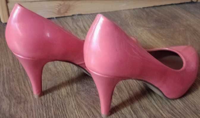 Lakierowane koralowe czółenka gruby obcas r.38 Floyd by Smith