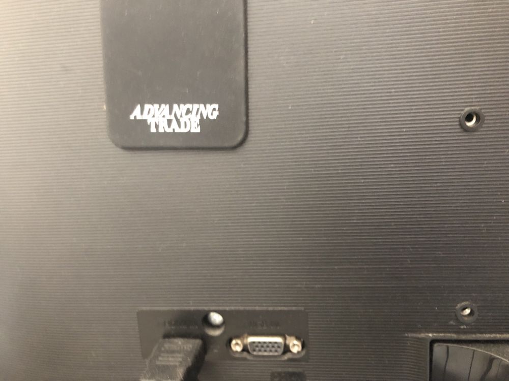 Ecran monitor Samsung  c/ cabos imoecável + oferta de teclado gamer
