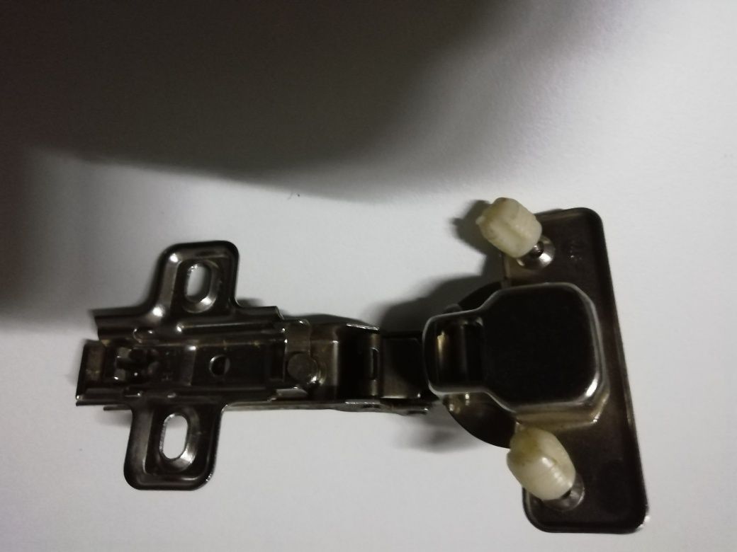 Dobradiças, para portas, de cozinha.