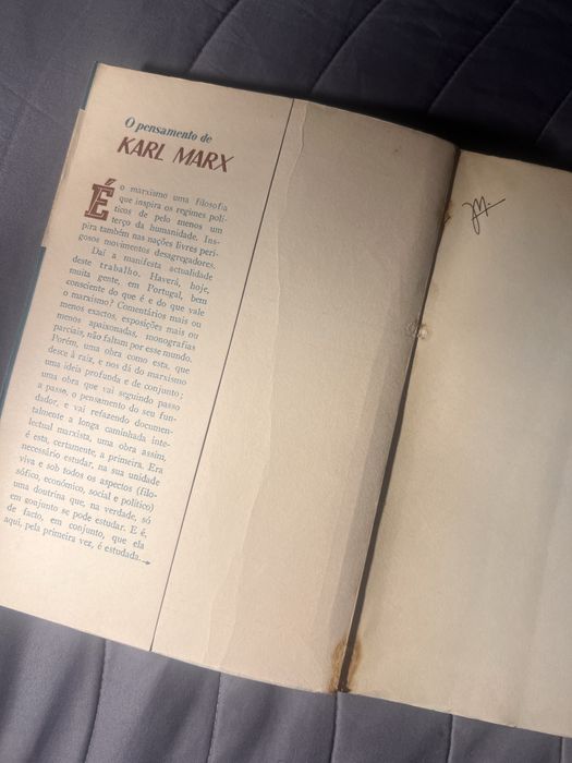 Livro “O pensamento de Karl Marx” de Jean-Yves Calvez