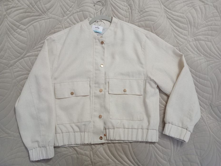 kremowa kurtka bomberka Sinsay L