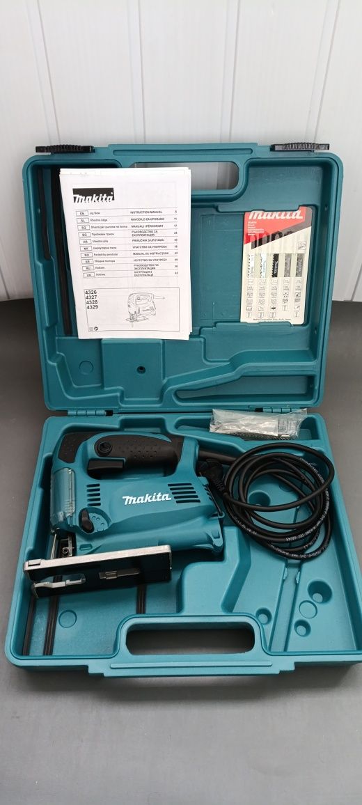 Лобзик Makita 4329 + два набора пильных полотен