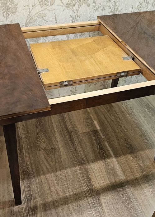 Стіл розкладний дерев"яний лакований