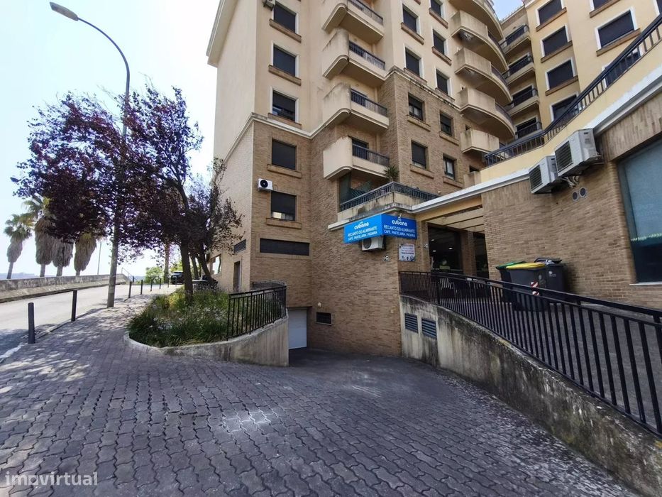 Loja na Quinta do Almirante pronta a entrar