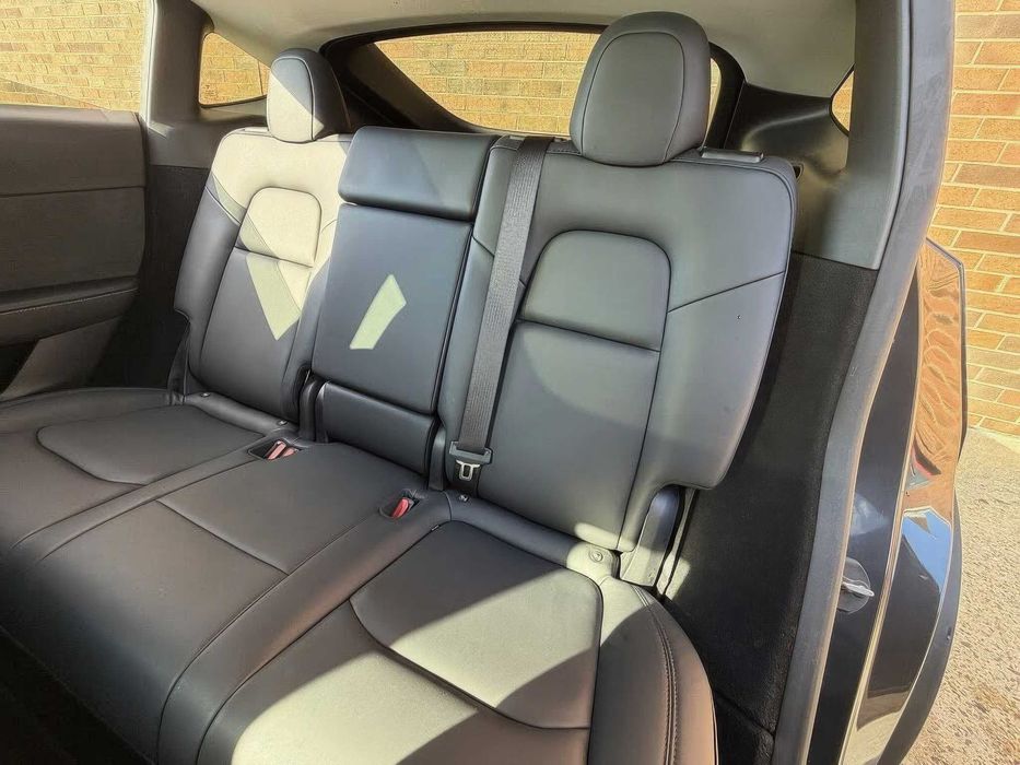 Tesla Model Y Long Range      2024