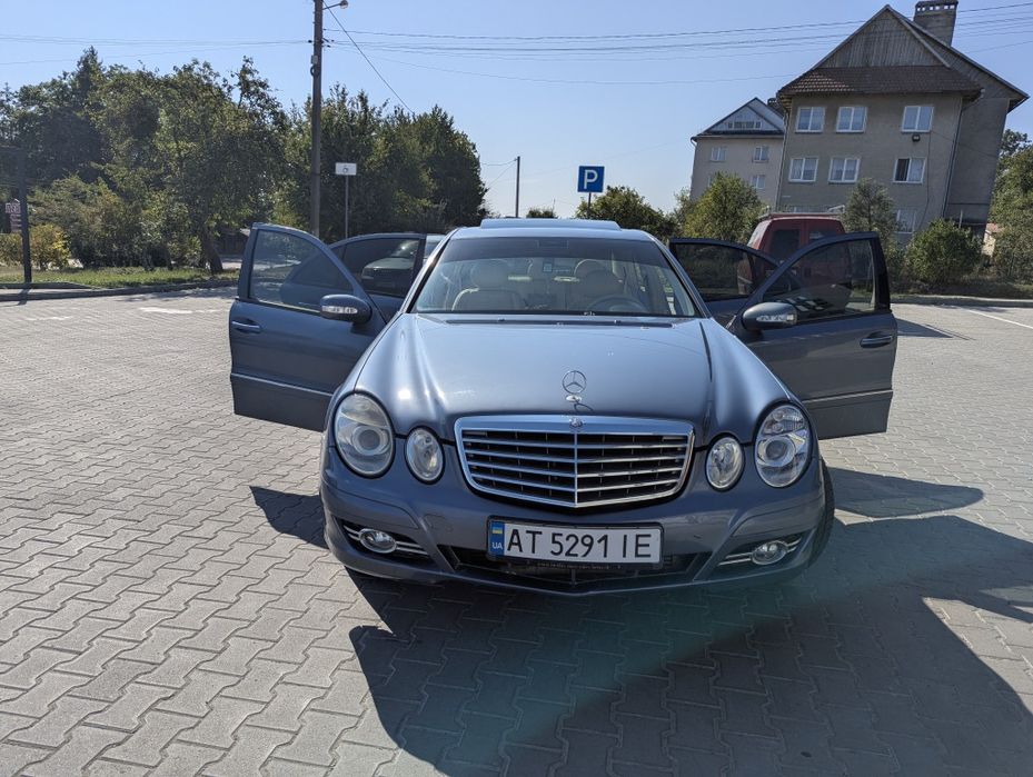 Mercedes-Benz W211