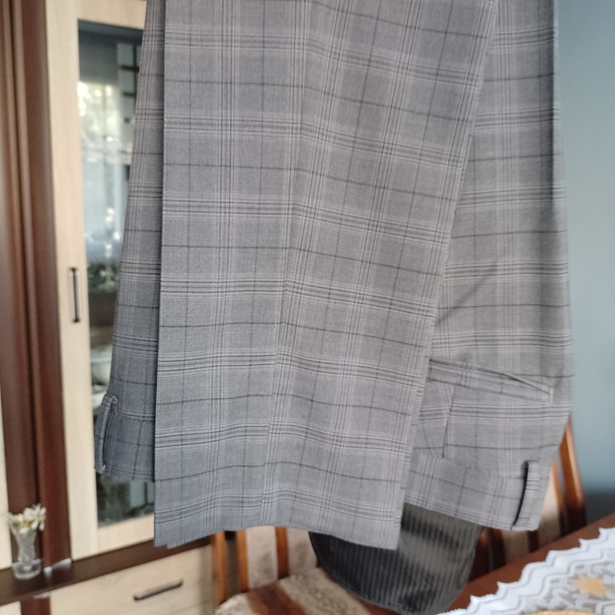 Witam sprzedam nowy Garnitur męski.