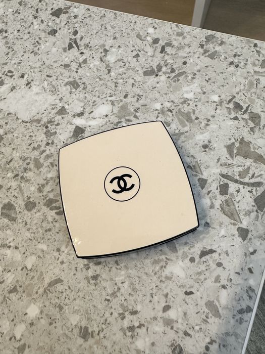 Puder Chanel premium