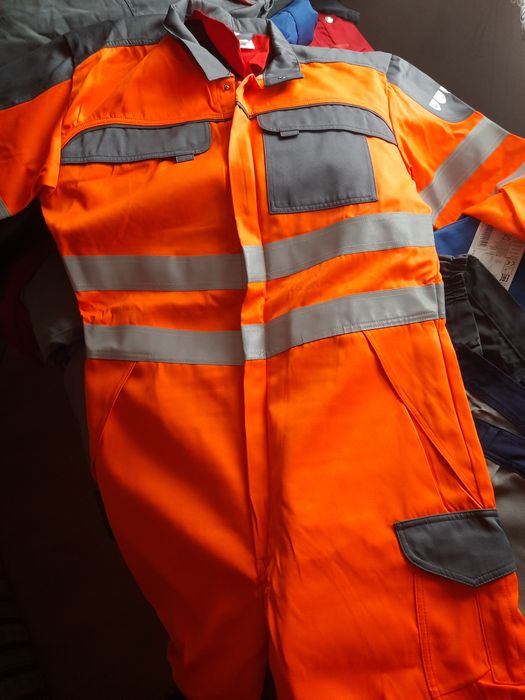 Stroje robocze min 50 sztuk