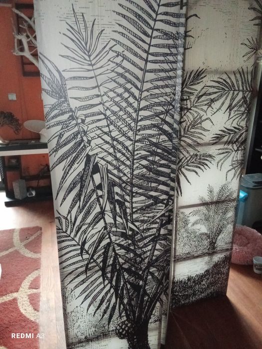 Biombo grande em excelen.   Biombo. 1,72 altura. Comprimento 1,35cm es
