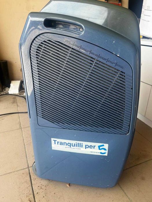 вологопоглинач осушувач DeLonghi