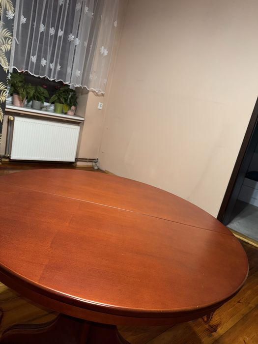 Okragly stol rozkladany na 3 metry