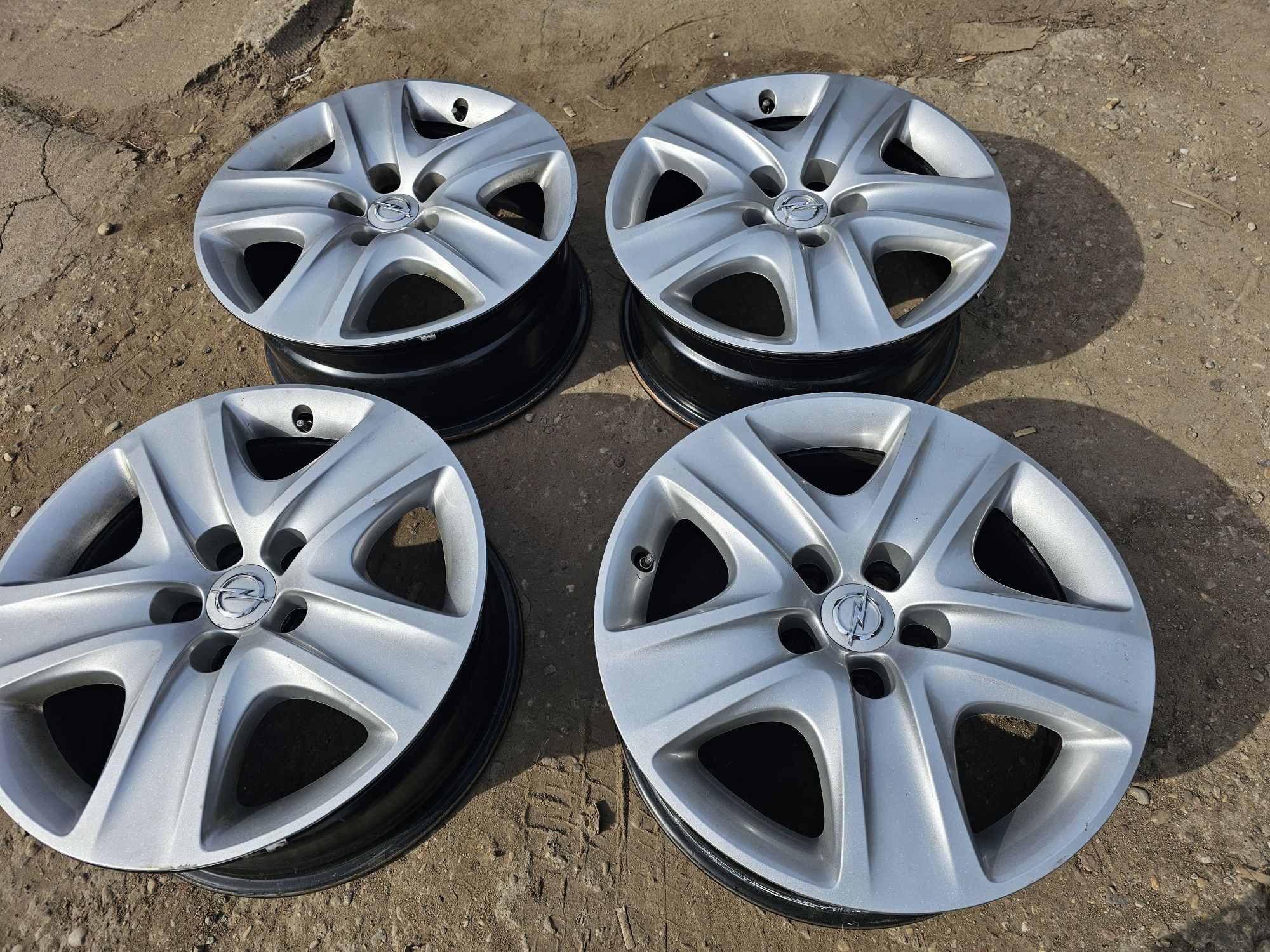 Felgi Stalowe Strukturalne Opel Insignia B-R17 5x115 ET44-7J+czujniki