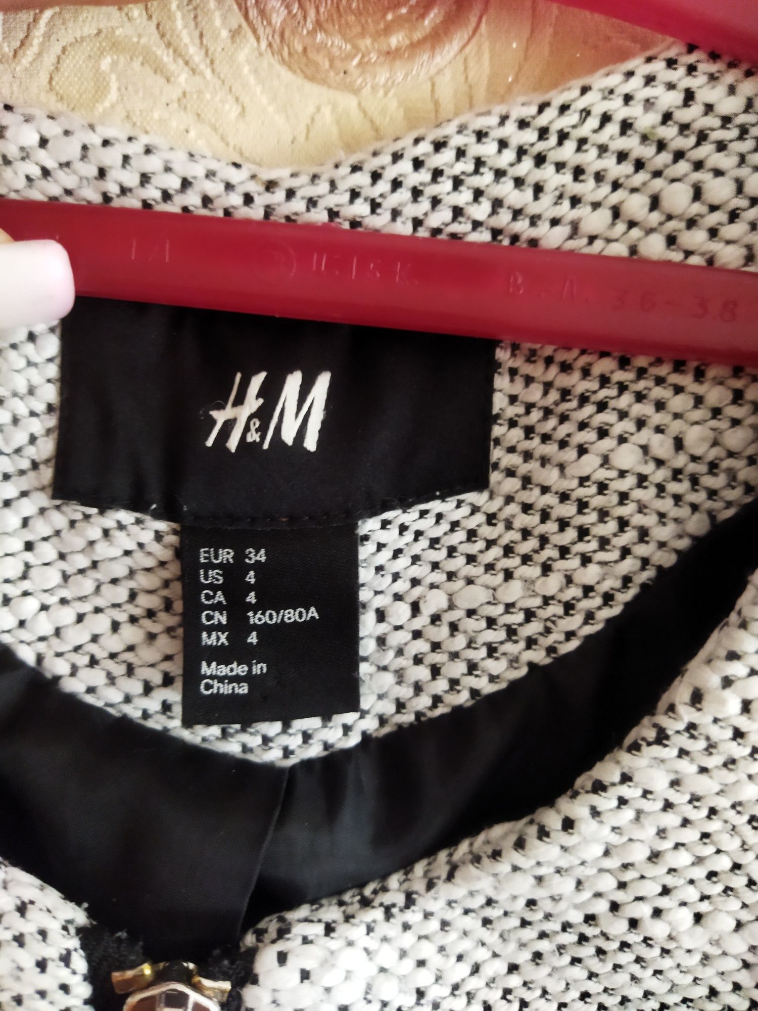 Кремовий твідовий піджак H&M на блискавці спереду