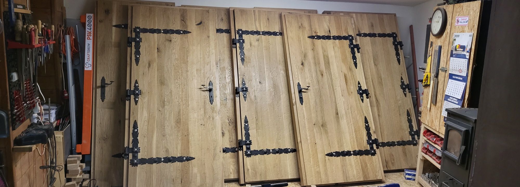 Drzwi dębowe rustykalne zamkowe do piwnic ziemianek
