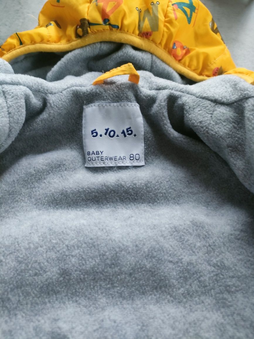 Pikowane kurtki niemowlęce dla bliźniaków.