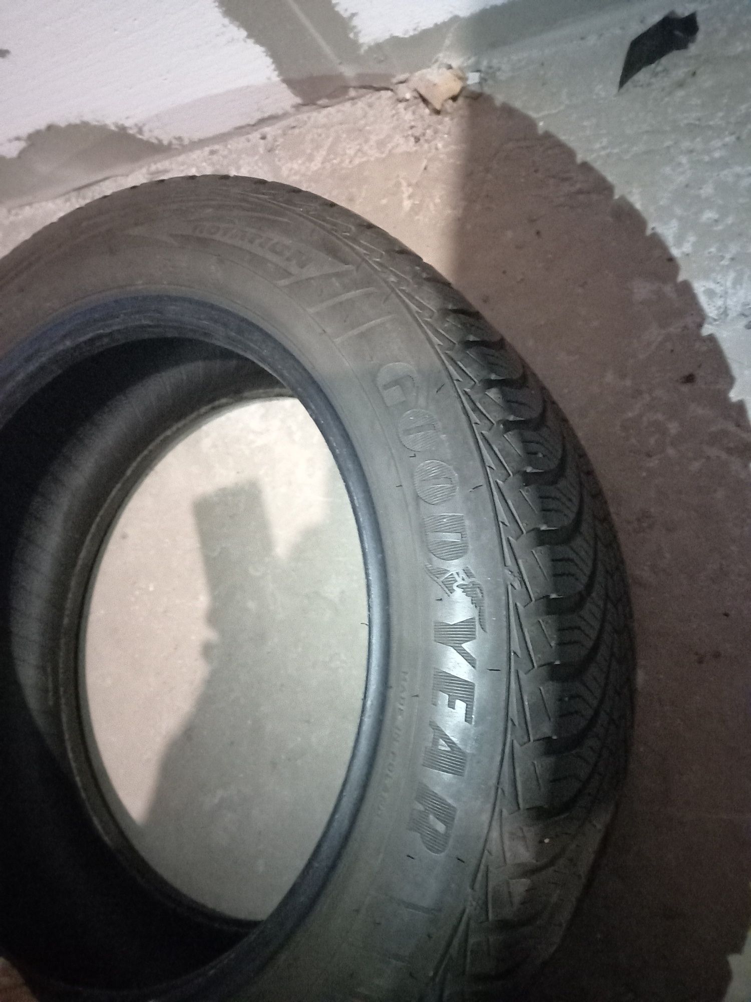 Резіна Goodyear r 16 205 55  рік 2018