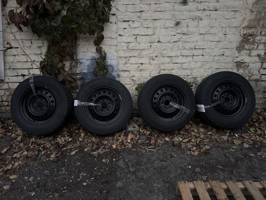 Продам шини і диски 215/65/16 98Q Dunlop grandtrack sj6