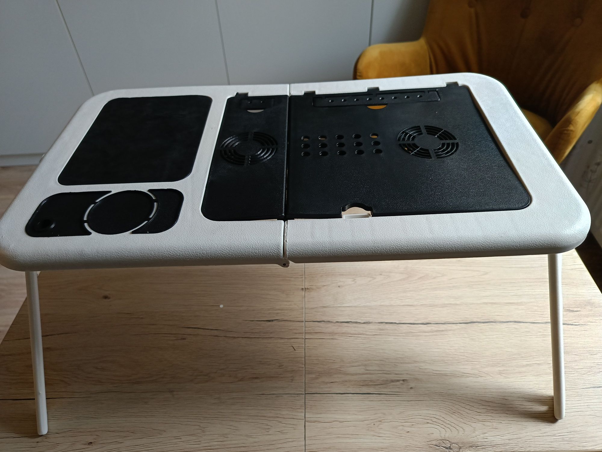Podstawka/Stolik chłodzący na laptopa