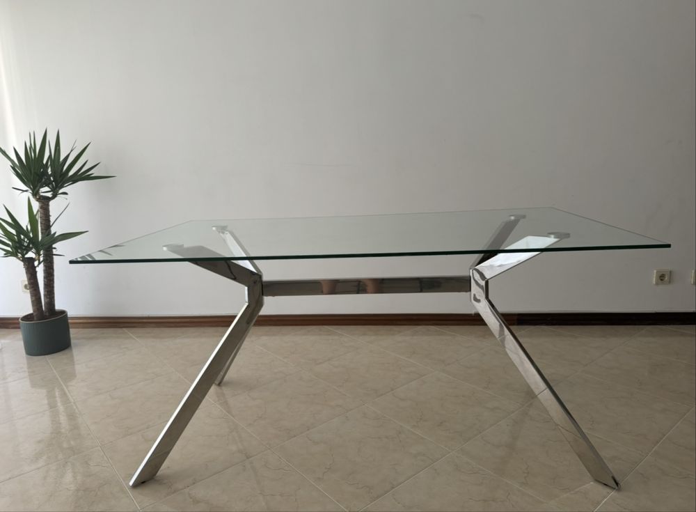 Mesa de refeições de metal e vidro Douglas El Corte Inglés