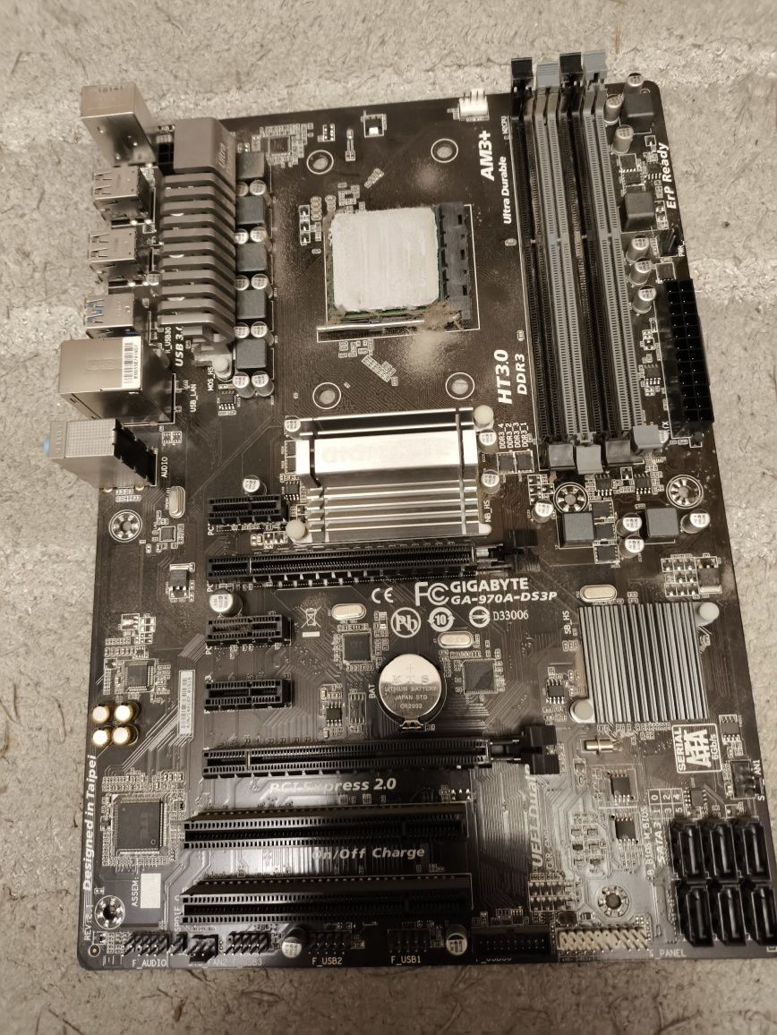 Системная плата GIGABYTE GA-970A-DS3P с процессором AMD Phenom x6 1090