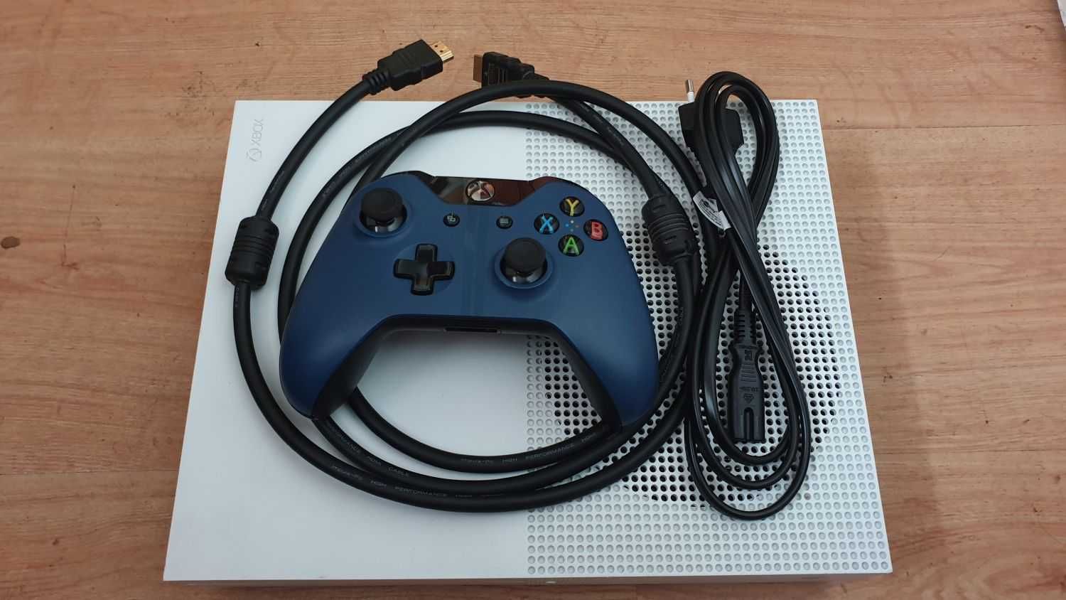 Xbox One S 1TB + Pad + Fallout 4