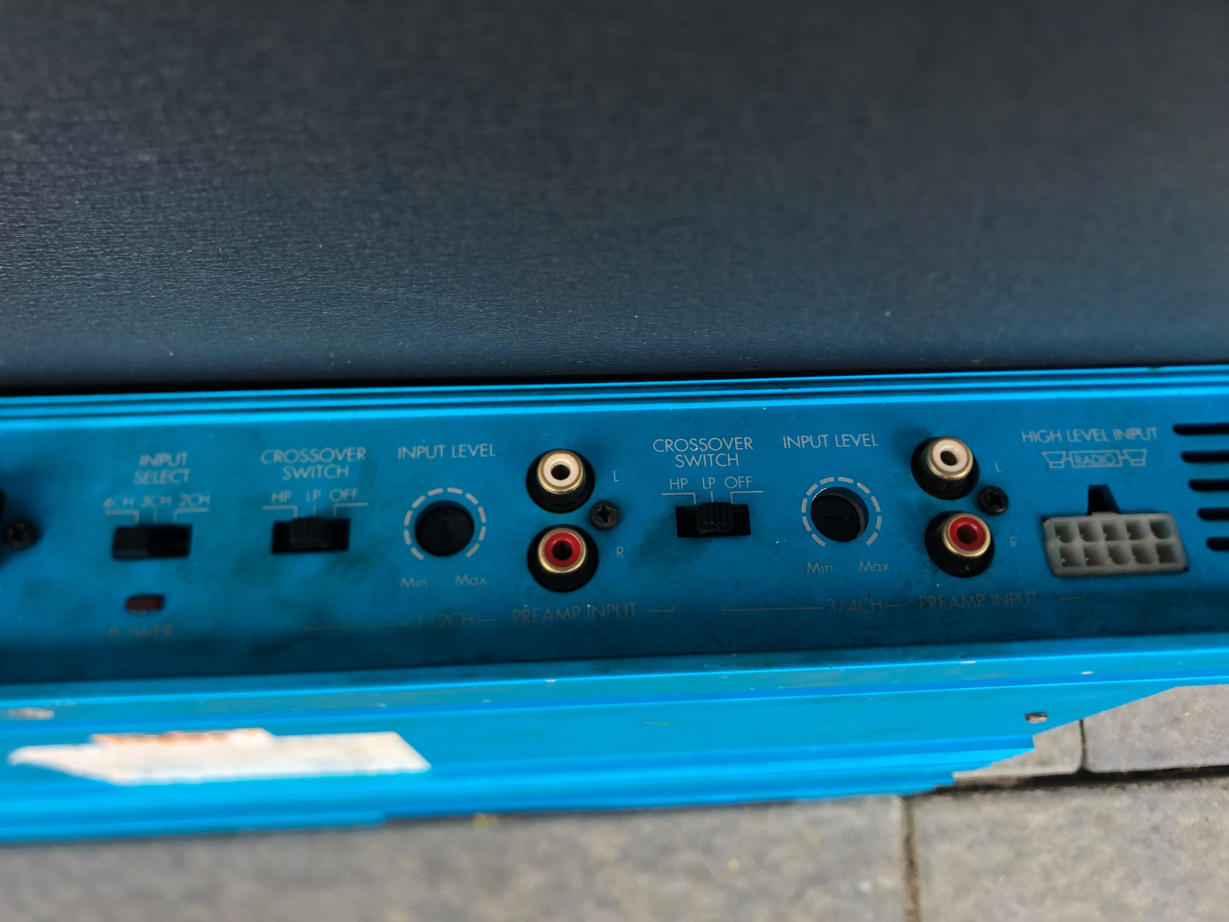SPRZEDAM Wzmacniacz samochodowy 600 W / 4x 150 w