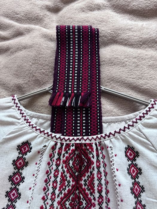 Вишите плаття в хорошому стані є мінімальний дефект