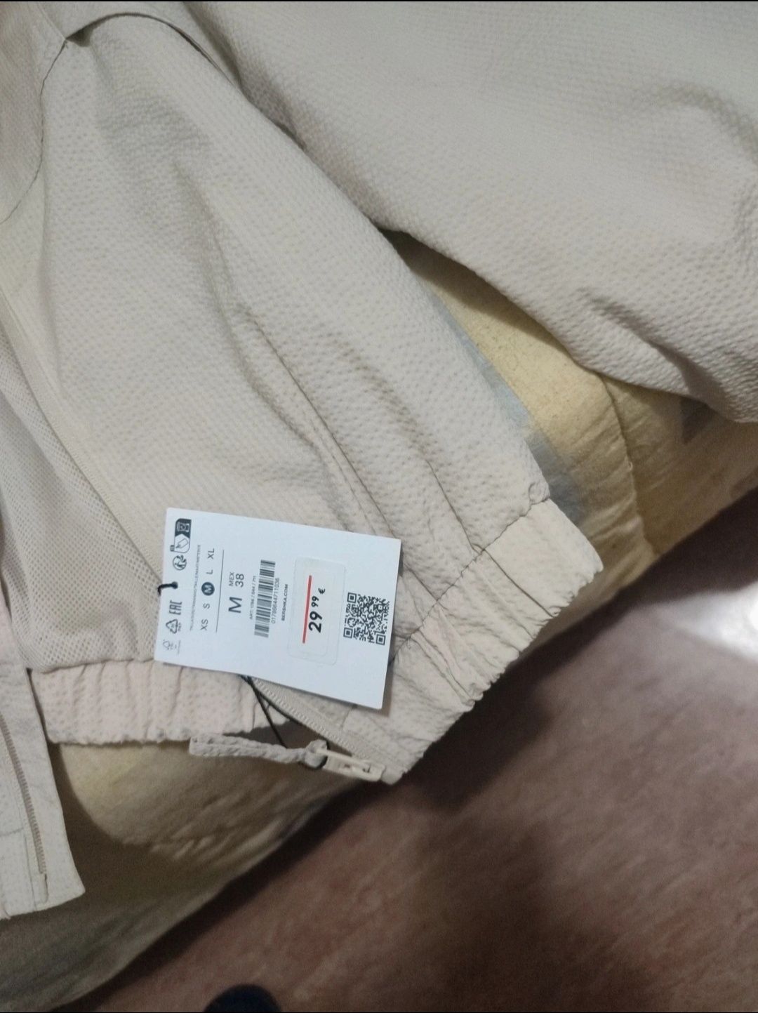Casaco capuz efeito enrugado Bershka
