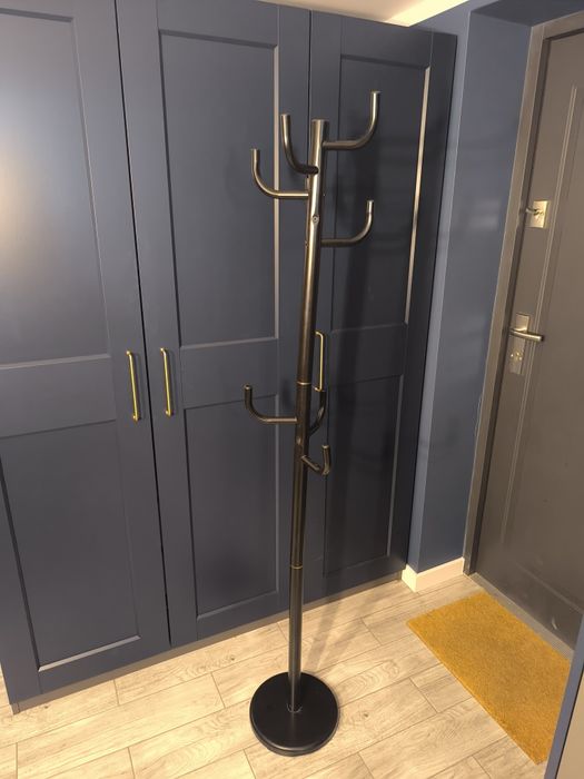 Wieszak na ubrania stojący do przedpokoju