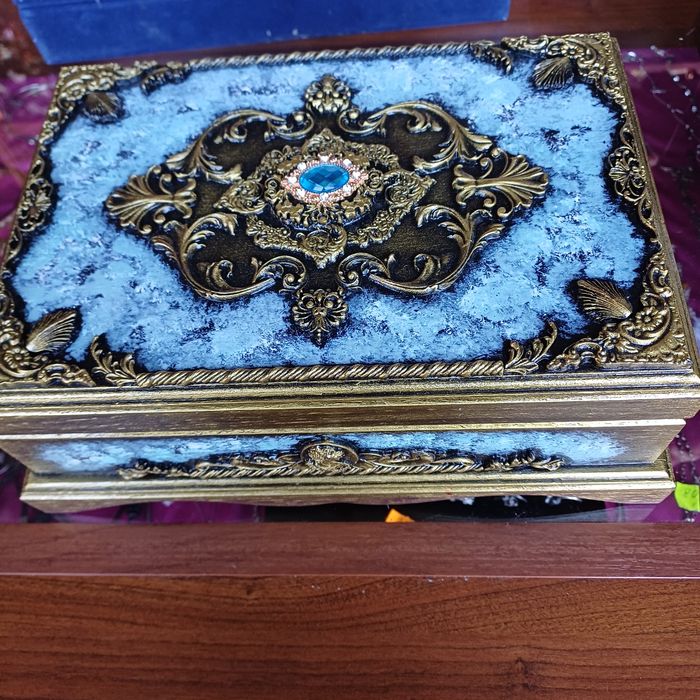 Kasetka na buzuterie.