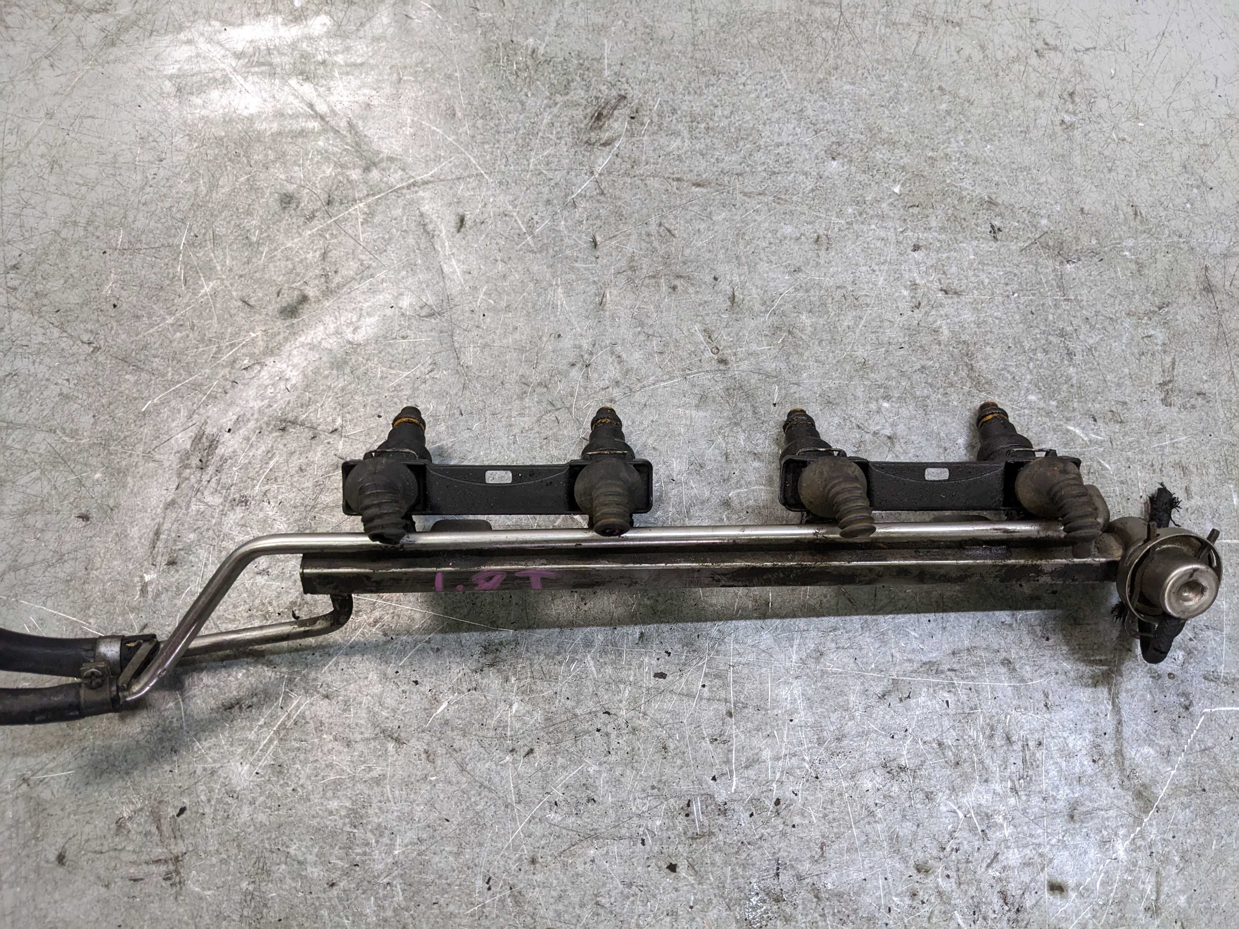 Audi A3 8L 1.8T Listwa Wtryskowa