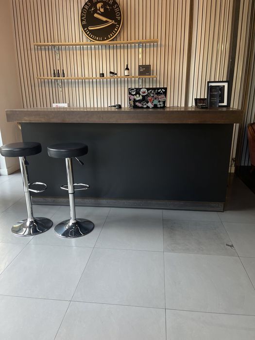 Recepcja do poczekalni lub Bar