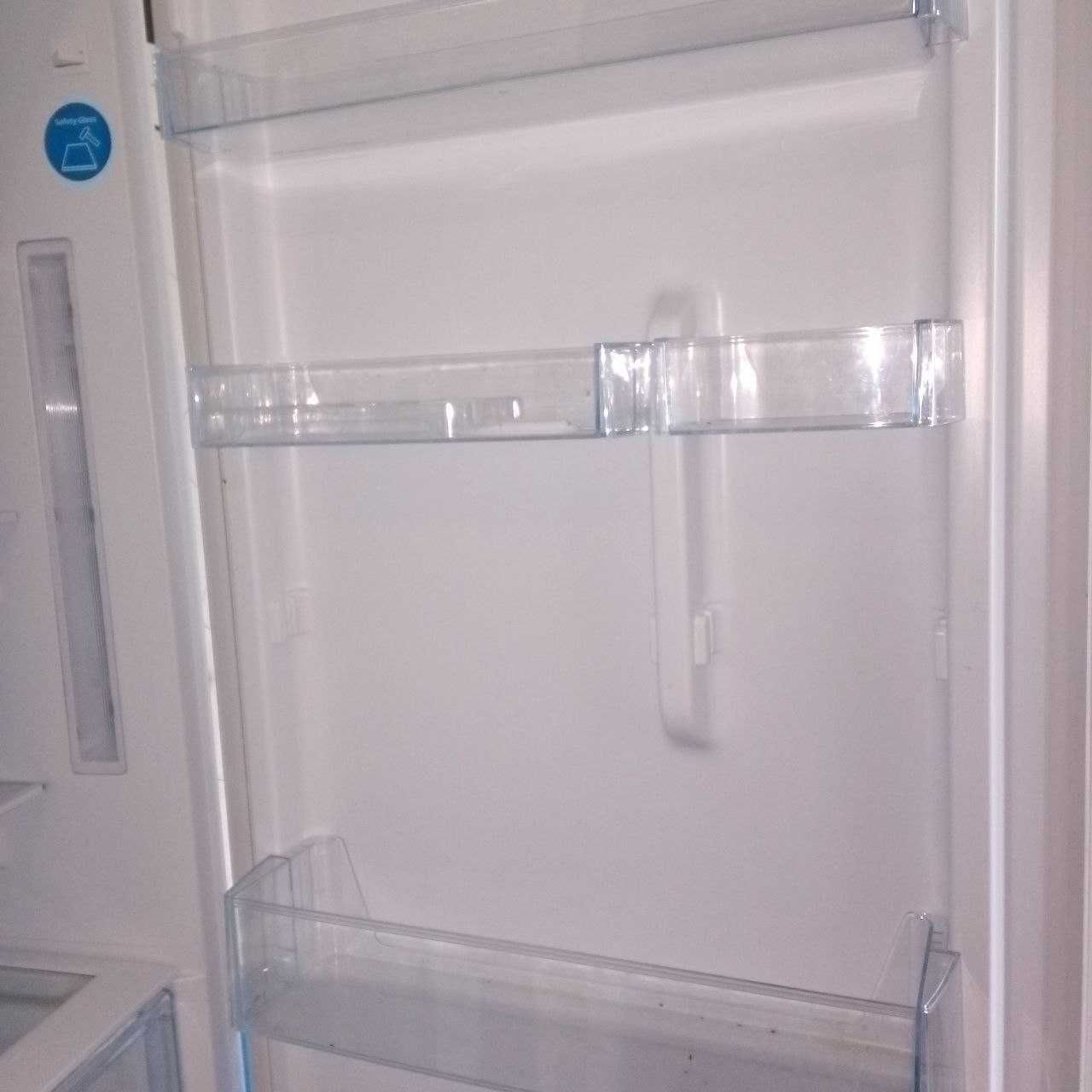 Electrolux AMICA FK3556 Холодильник No Frost 200см Білий