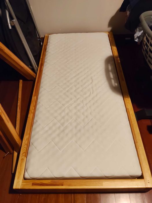 Cama Montessori + colchão e estrado