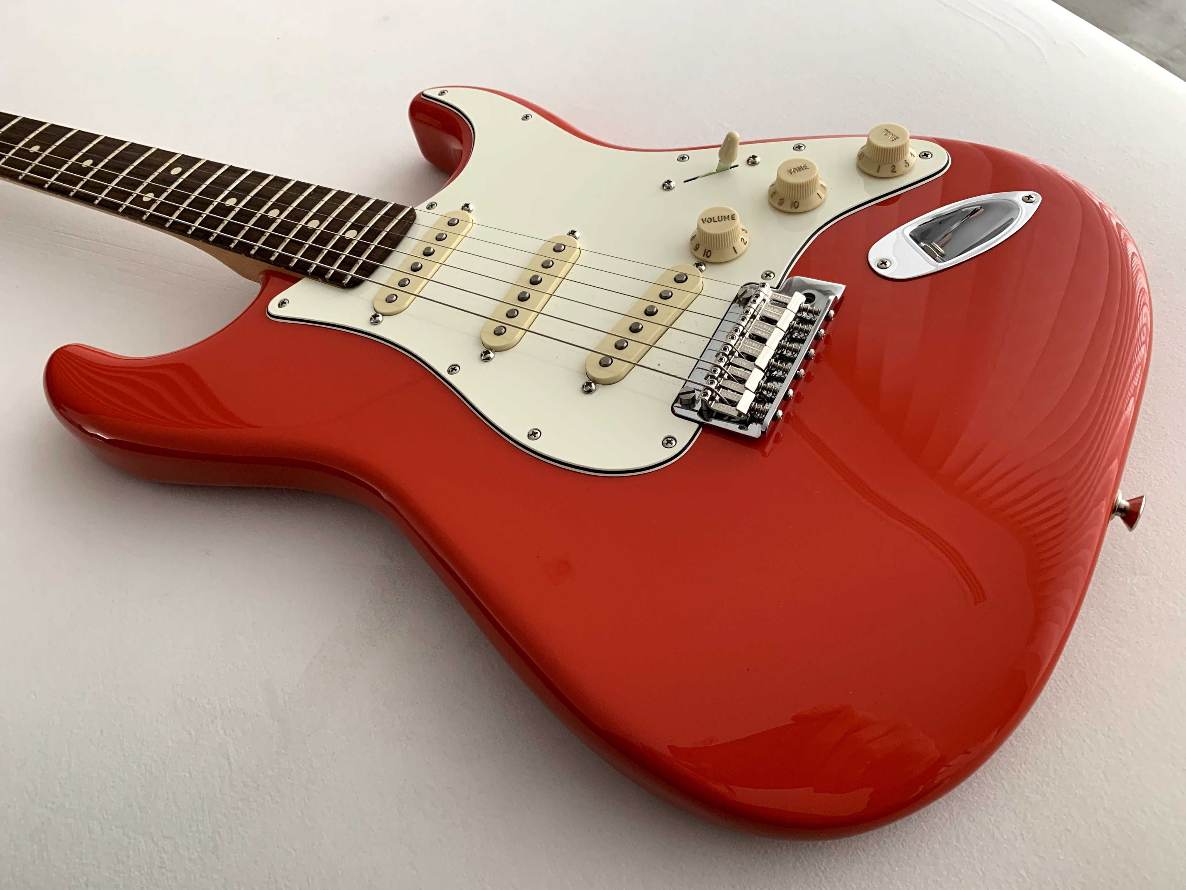Fender Stratocaster Player II (Coral Red)