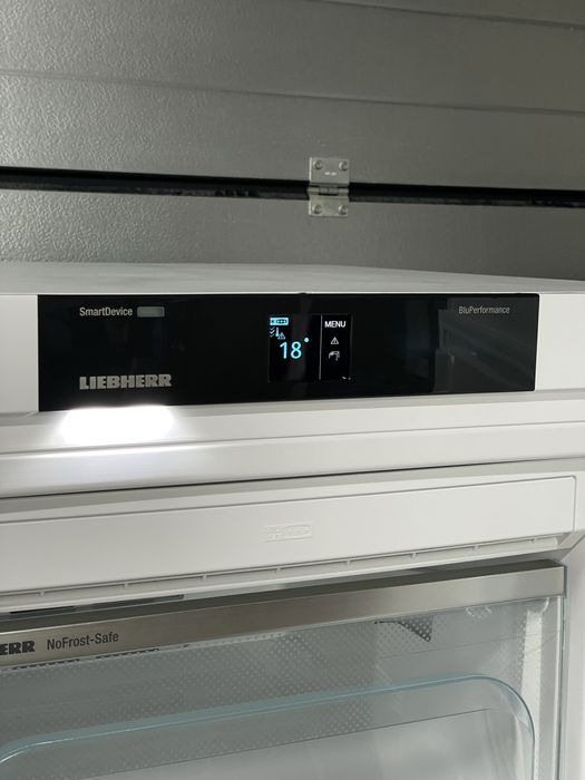 ТОПОВА Морозильна камера Lienherr GNP 3255 Білого кольору ЯК НОВА