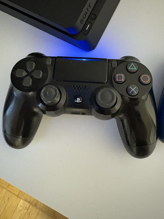Ps 4 slim 1тб  продаж срочно