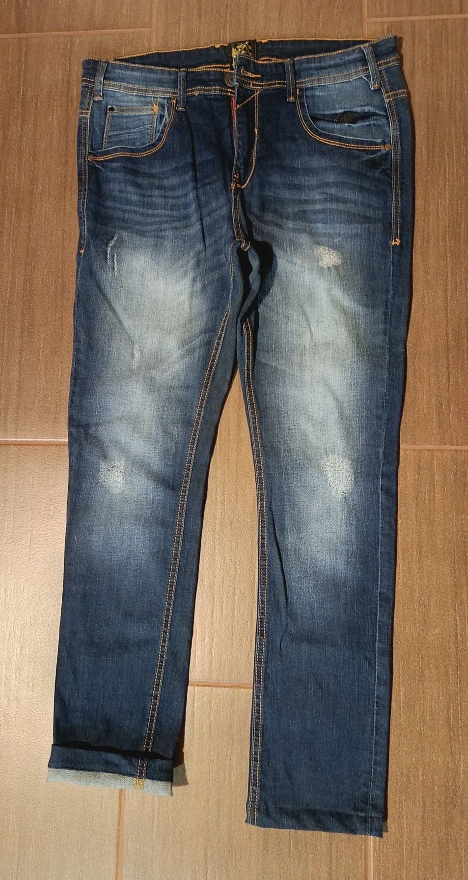 Nowe spodnie jeansowe Cropp - skinny fit - materiał rozciągliwy.

Wymi