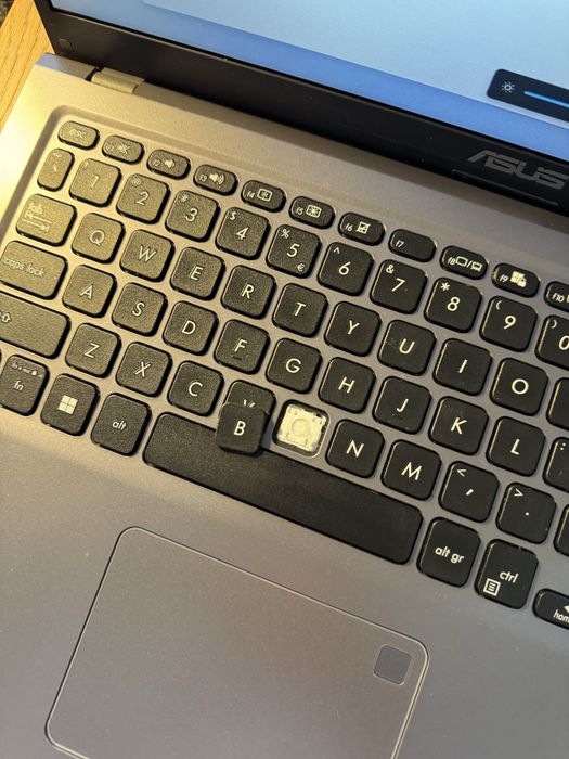 Laptop asus model X151E