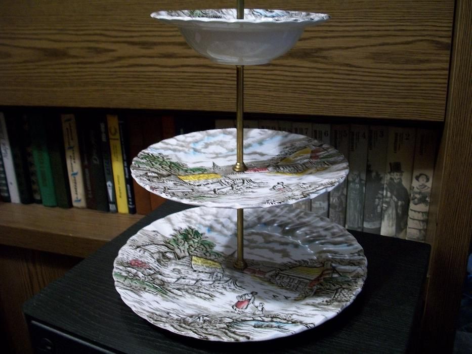 винтажное фарфоровое  трёхъярусное  блюдо коллекционное Англия