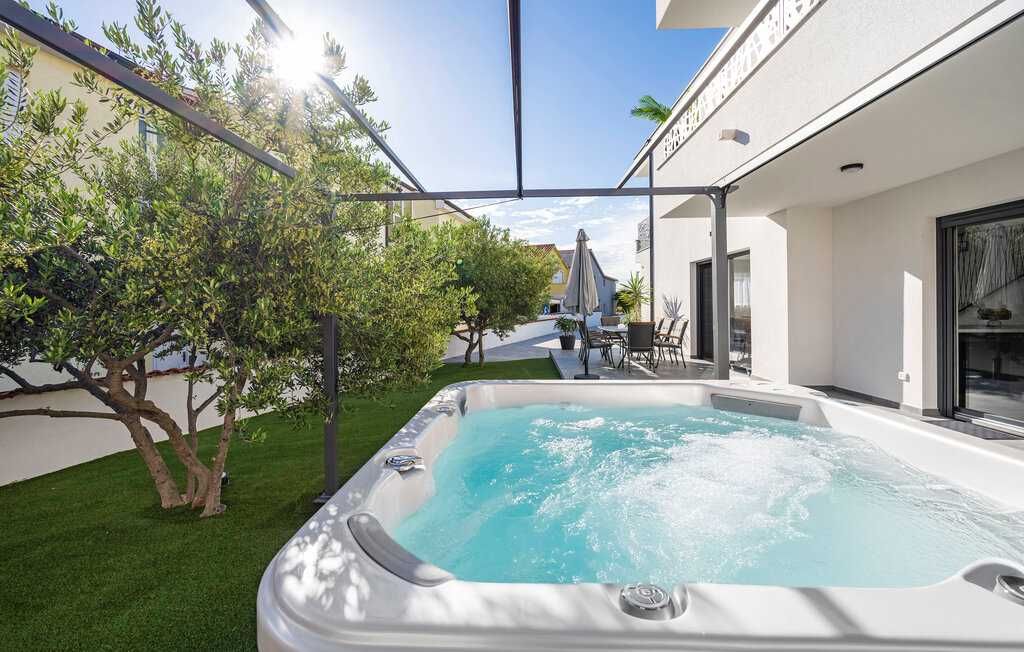 Wakacje, Chorwacja, Vodice, dom z jacuzzi dla 7 osób