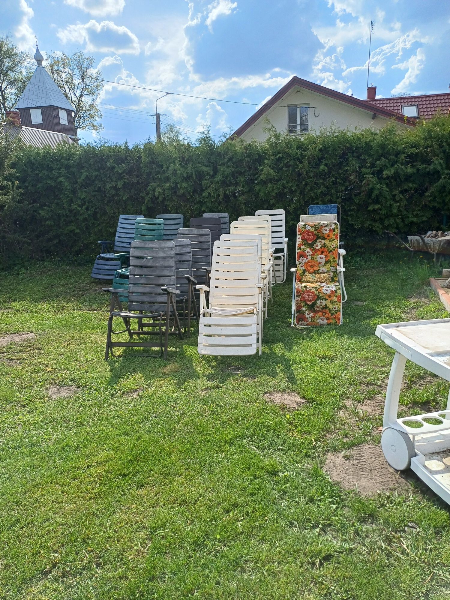 Krzesła i leżaki ogrodowe